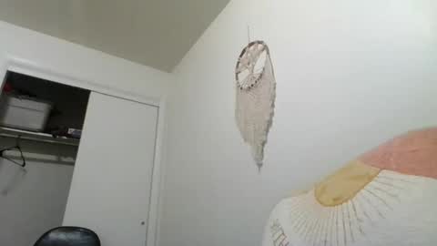 Lily Rhoades online show from 13, 4, 2026