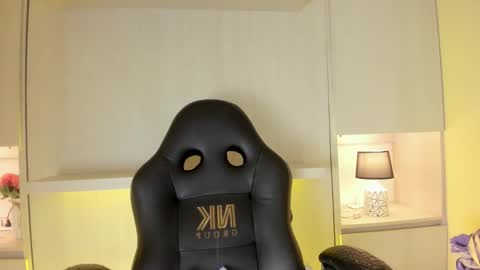 Snapshot of tamarazaki chatting on 17, 12, 2025 Tami online show from 17, 12, 2025