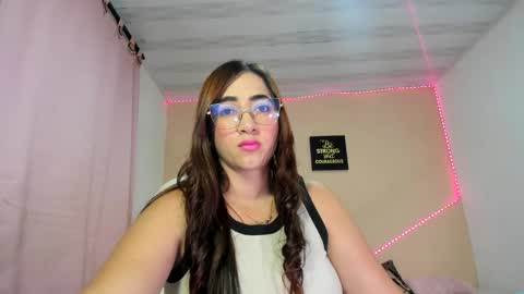 Snapshot of tamidesire chatting on 14, 5, 2026 TamiDesire online show from 14, 5, 2026