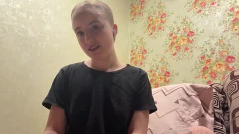 Snapshot of tamiecaimi chatting on 16, 4, 2026 Karina online show from 16, 4, 2026