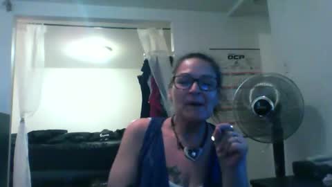 Snapshot of tanahslips chatting on 25, 10, 2025 Tanah online show from 25, 10, 2025