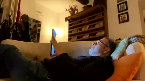 Dominique online show from 4, 2, 2025