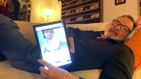 Dominique online show from 15, 2, 2025