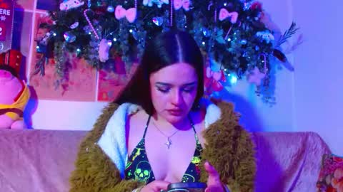    online show from 4, 12, 2025