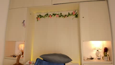  T A R A  online show from 5, 4, 2026