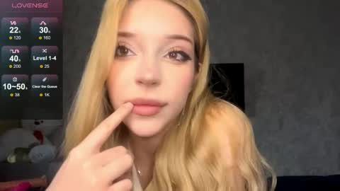 Snapshot of tashinadoncaster chatting on 27, 4, 2026 Viola online show from 27, 4, 2026