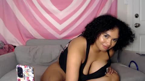 Snapshot of tasteekitty chatting on 6, 1, 2025 Tastee Kitty online show from 6, 1, 2025