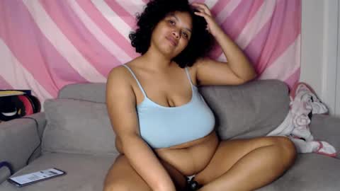 Snapshot of tasteekitty chatting on 16, 1, 2025 Tastee Kitty online show from 16, 1, 2025