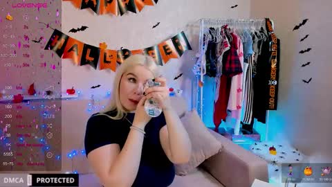 Snapshot of tasty__booty chatting on 2, 11, 2025 Ann online show from 2, 11, 2025