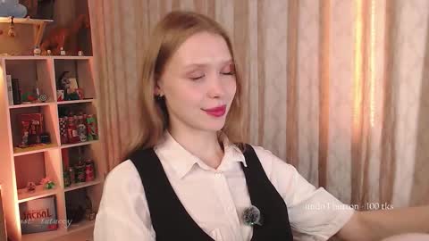 Snapshot of tatacoy chatting on 8, 9, 2025 TataCoy online show from 8, 9, 2025
