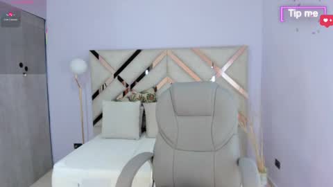 Tati Saldarriaga online show from 19, 11, 2025