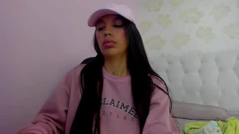 Snapshot of tatilarson chatting on 25, 10, 2025 TATI online show from 25, 10, 2025