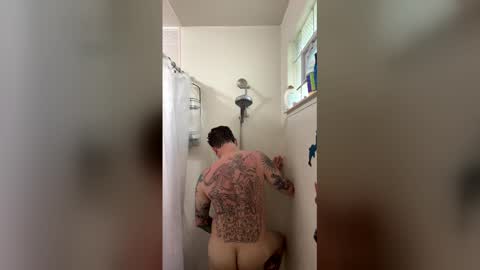 Snapshot of tattedupboyfun chatting on 26, 5, 2026 tattedupboyfun online show from 26, 5, 2026
