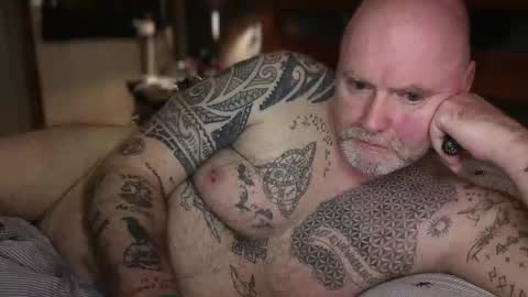 Snapshot of tattooeddilf01 chatting on 17, 4, 2026 Tattooeddilf 01 online show from 17, 4, 2026