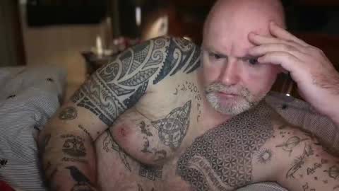 Snapshot of tattooeddilf01 chatting on 21, 4, 2026 Tattooeddilf 01 online show from 21, 4, 2026