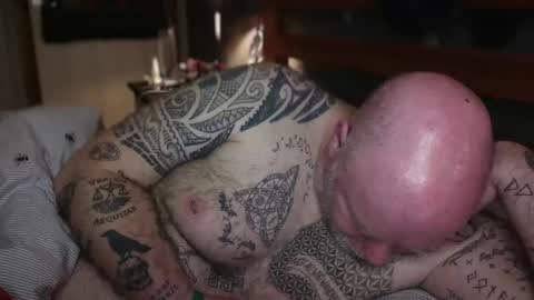 Snapshot of tattooeddilf01 chatting on 21, 4, 2026 Tattooeddilf 01 online show from 21, 4, 2026