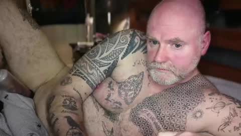 Snapshot of tattooeddilf01 chatting on 23, 4, 2026 Tattooeddilf 01 online show from 23, 4, 2026