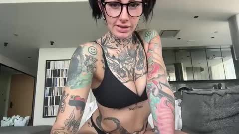 tattooedlucy_ online show from 15, 12, 2025