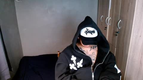 Snapshot of tattooguy1209 chatting on 12, 11, 2025 zareen online show from 12, 11, 2025