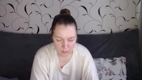 Snapshot of taxxxu chatting on 17, 12, 2025 Diana online show from 17, 12, 2025