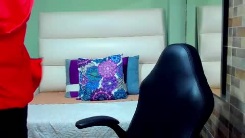 T A Y L E R  online show from 4, 3, 2025