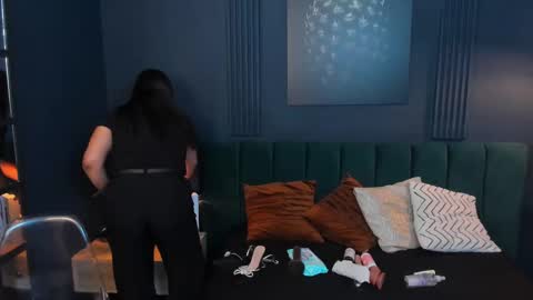 Taylor Bennet online show from 12, 3, 2025