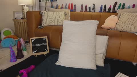 Snapshot of taylor_love_303 chatting on 16, 9, 2025 Taylor -- online show from 16, 9, 2025