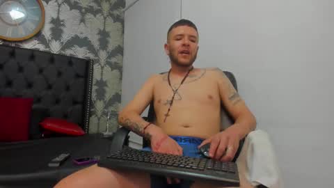 Snapshot of taylor_mason1 chatting on 21, 11, 2025 Taylor online show from 21, 11, 2025