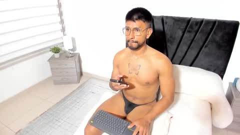 taylormaccurdy_ online show from 21, 10, 2025