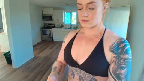 Snapshot of taylortait chatting on 28, 9, 2025 Taylor Tait online show from 28, 9, 2025