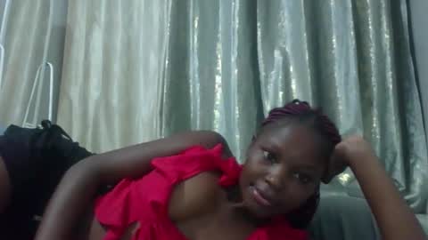 Snapshot of tayrahh chatting on 3, 5, 2026 tayrahh online show from 3, 5, 2026