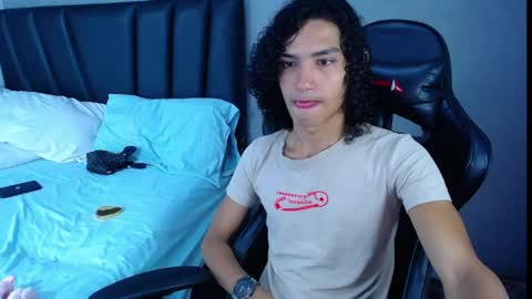 Snapshot of tayronx33 chatting on 10, 4, 2026 Tayron online show from 10, 4, 2026