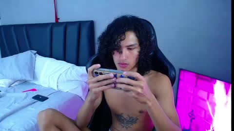 Snapshot of tayronx33 chatting on 16, 4, 2026 Tayron online show from 16, 4, 2026