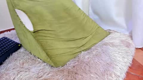 Snapshot of taysonysasha chatting on 8, 11, 2025 ask for cum online show from 8, 11, 2025