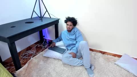 Snapshot of taysonysasha chatting on 13, 11, 2025 ask for cum online show from 13, 11, 2025