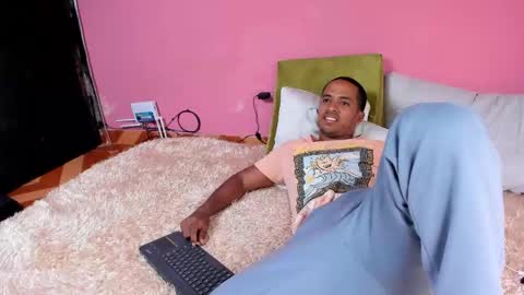 Snapshot of taysonysasha chatting on 14, 12, 2025 ask for cum online show from 14, 12, 2025