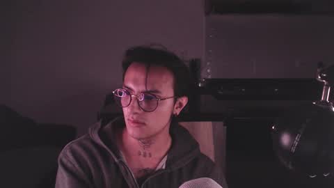 Teo independent model online show from 11, 3, 2025