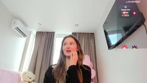 Snapshot of tender_babyyy chatting on 29, 7, 2026 Amina online show from 29, 7, 2026