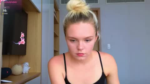 Snapshot of tenderlovesss chatting on 17, 5, 2026 Amanda and Kenny online show from 17, 5, 2026