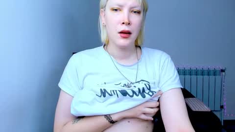 Snapshot of tenebrise chatting on 14, 11, 2025 Kira online show from 14, 11, 2025