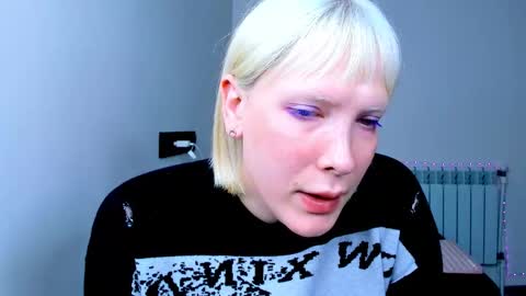 Snapshot of tenebrise chatting on 16, 11, 2025 Kira online show from 16, 11, 2025