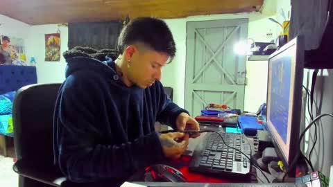 Snapshot of teoyes_ chatting on 8, 11, 2025 teoyes_ online show from 8, 11, 2025