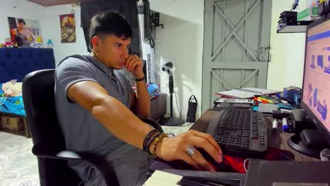 Snapshot of teoyes_ chatting on 11, 11, 2025 teoyes_ online show from 11, 11, 2025