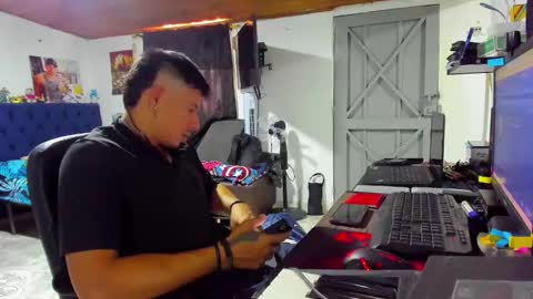 Snapshot of teoyes_ chatting on 15, 11, 2025 teoyes_ online show from 15, 11, 2025