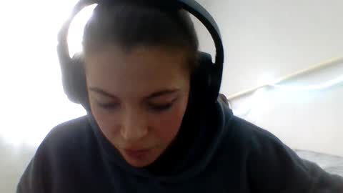 Snapshot of terranaufzinger chatting on 12, 9, 2025 Anny Simpson online show from 12, 9, 2025