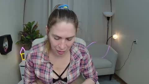 Snapshot of tessadaybreak chatting on 24, 4, 2026 tessadaybreak online show from 24, 4, 2026