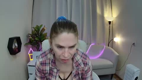 Snapshot of tessadaybreak chatting on 3, 5, 2026 tessadaybreak online show from 3, 5, 2026