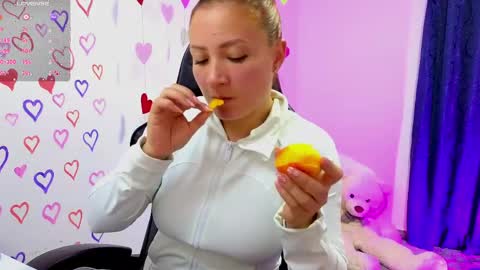 Snapshot of tessawhisnton chatting on 12, 5, 2026 Tessy online show from 12, 5, 2026