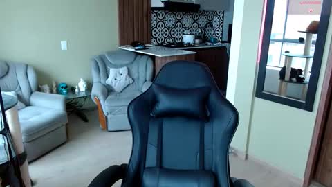 Snapshot of tevenwhiite chatting on 10, 9, 2025 teven online show from 10, 9, 2025