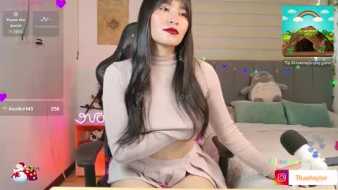 Snapshot of thaeltaylor chatting on 4, 11, 2025 Thael online show from 4, 11, 2025